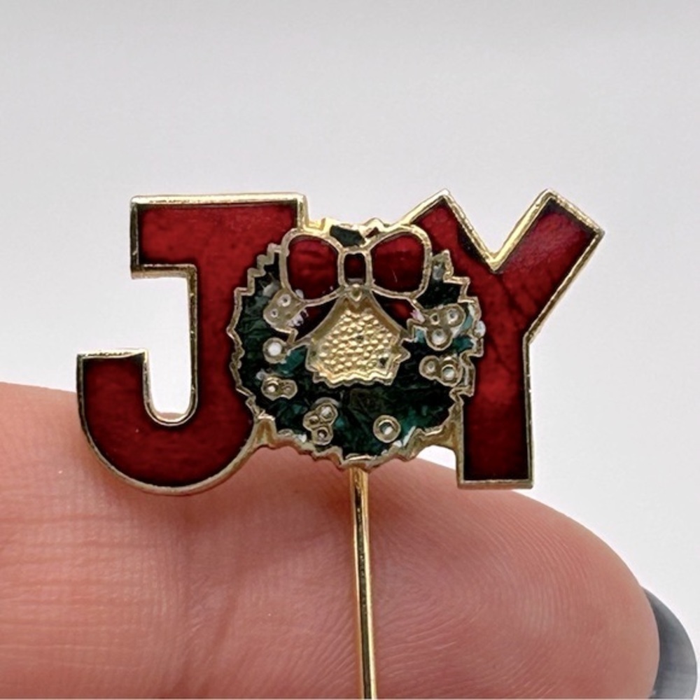 Joy Gold Tone Christmas Wreath Stick Pin Holidays Red and Green
